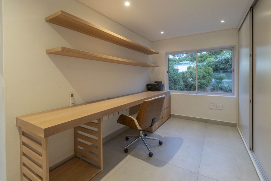 To Let 4 Bedroom Property for Rent in Llandudno Western Cape